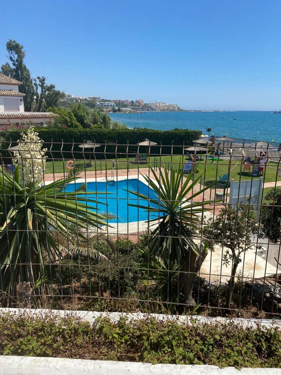 Apartamento de 2 habitaciones en Estepona en venta con piscina garaje - 333.000 € (Ref: 9581608)