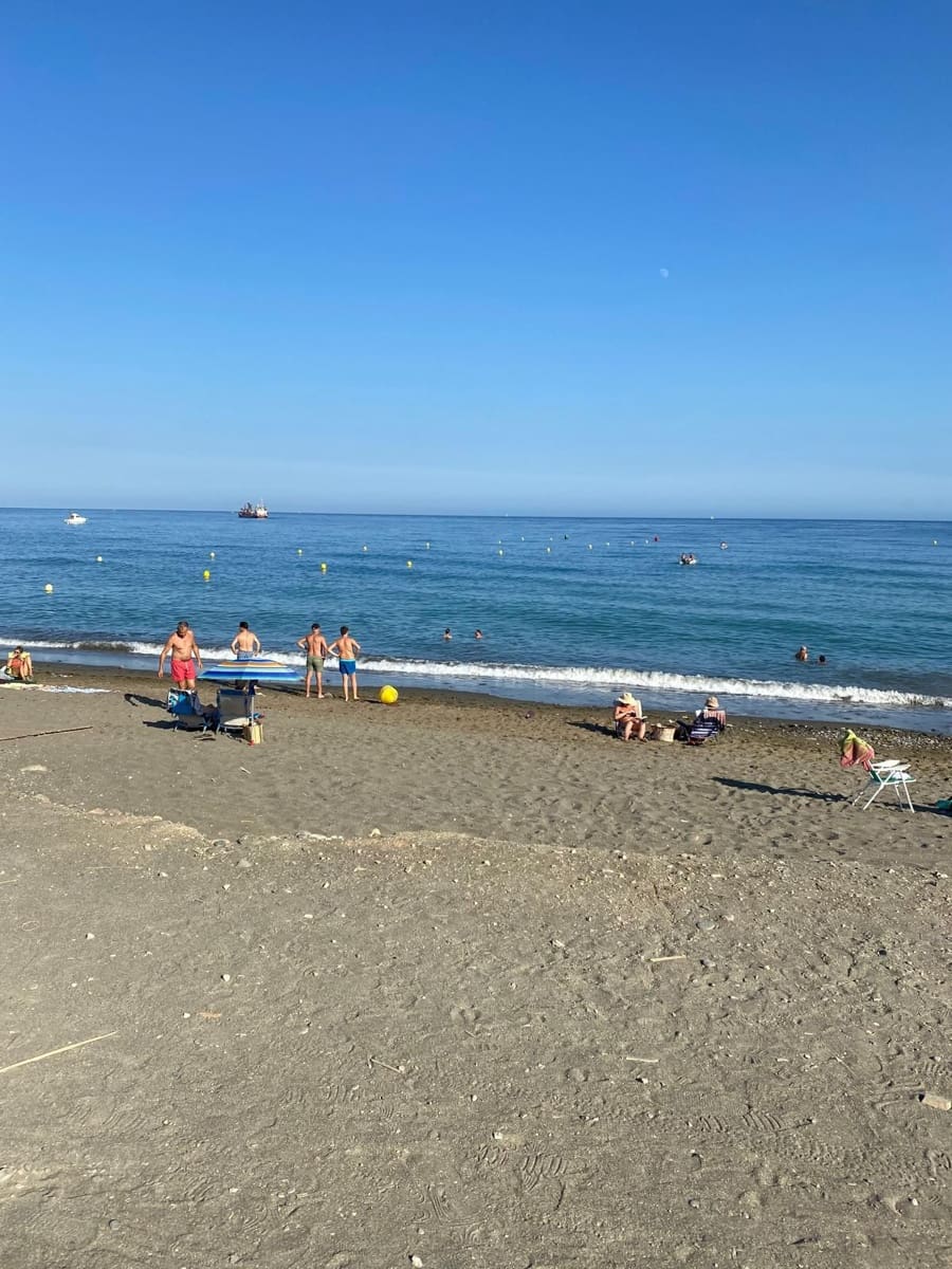 Apartamento de 2 habitaciones en Estepona en venta con piscina garaje - 333.000 € (Ref: 9581608)