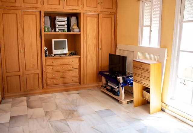 4 slaapkamer Penthouse te koop in San Pedro de Alcantara, Marbella met garage - € 420.000 (Ref: 9585439)
