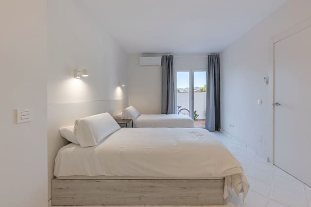 4 camera da letto Villetta Bifamiliare in vendita in Guadalmina Alta, Marbella con piscina garage - 815.000 € (Rif: 9585441)