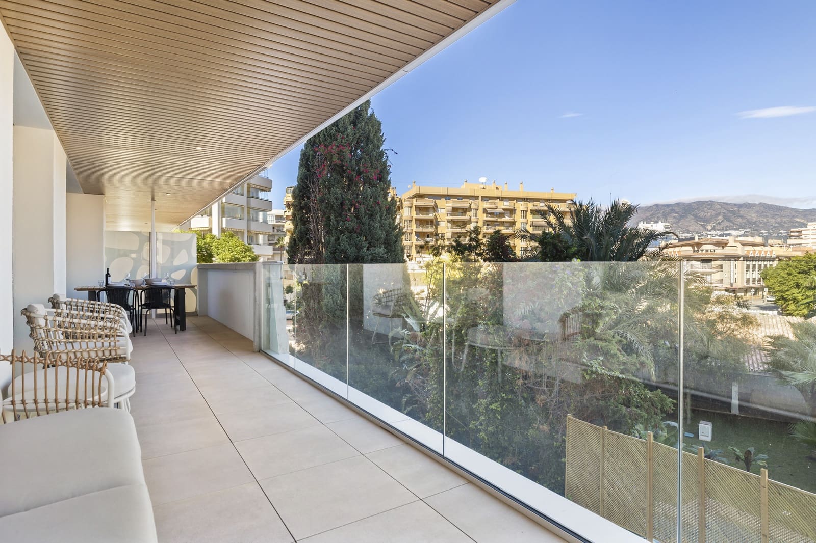 2 soverom Leilighet til salgs i Fuengirola med svømmebasseng garasje - € 599 000 (Ref: 9585442)