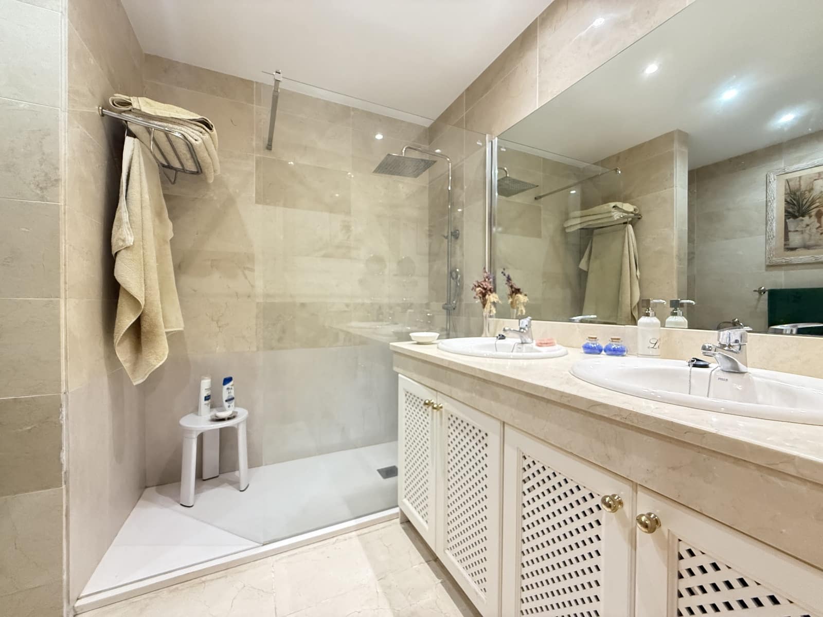 3 bedroom Apartment for sale in Estepona with pool garage - € 630,000 (Ref: 9585445)