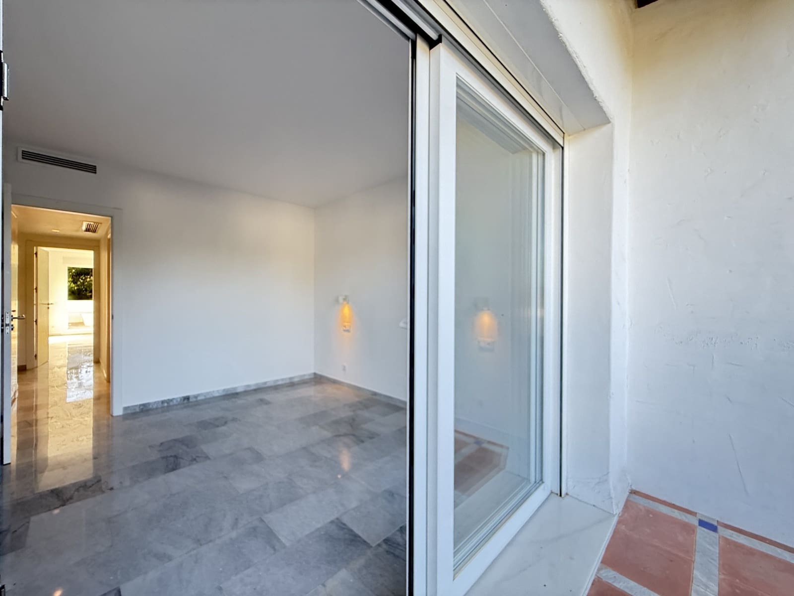 3 sypialnia Penthouse na sprzedaż w Guadalmina z basenem garażem - 739 000 € (Ref: 9585446)
