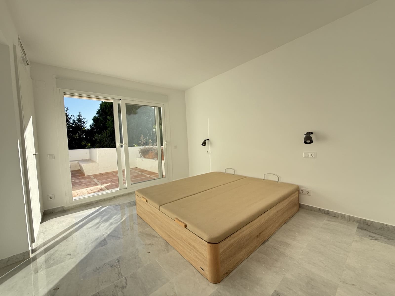3 sypialnia Penthouse na sprzedaż w Guadalmina z basenem garażem - 739 000 € (Ref: 9585446)