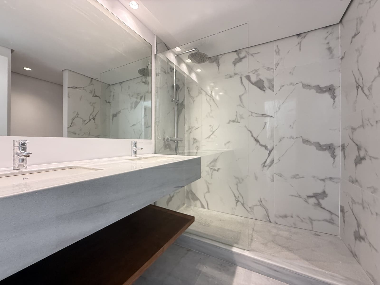 3 sypialnia Penthouse na sprzedaż w Guadalmina z basenem garażem - 739 000 € (Ref: 9585446)