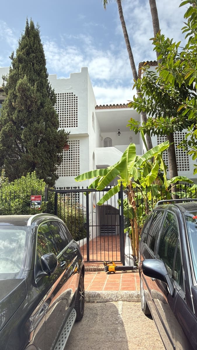 3 soveværelse Penthouse til salg i Guadalmina med swimmingpool garage - € 739.000 (Ref: 9585446)