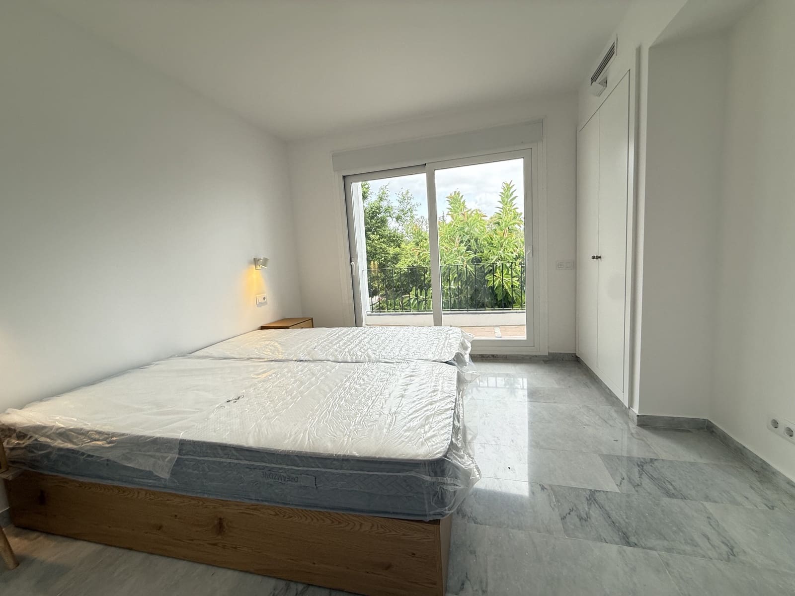 3 soveværelse Penthouse til salg i Guadalmina med swimmingpool garage - € 739.000 (Ref: 9585446)