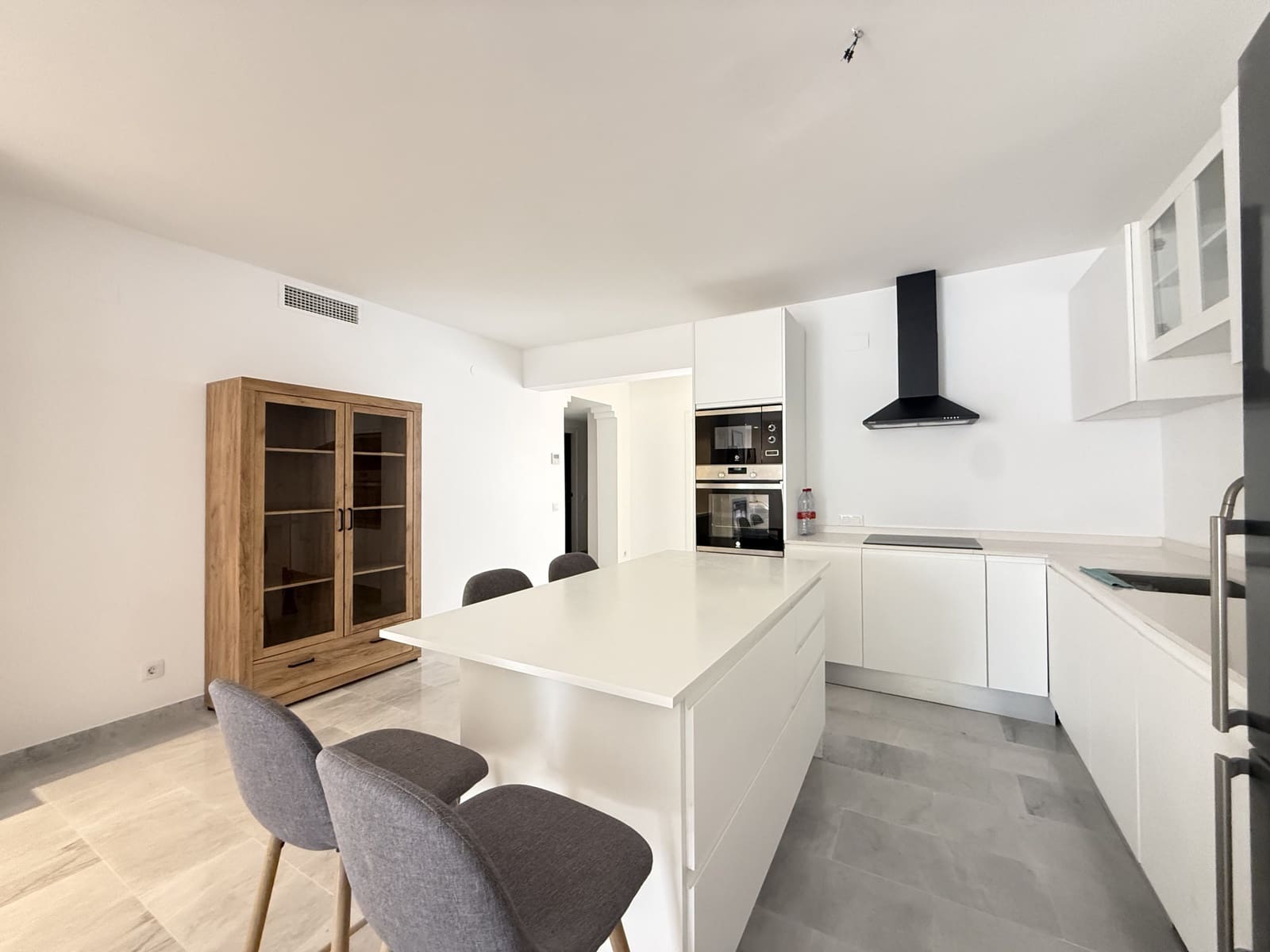 3 soveværelse Penthouse til salg i Guadalmina med swimmingpool garage - € 739.000 (Ref: 9585446)