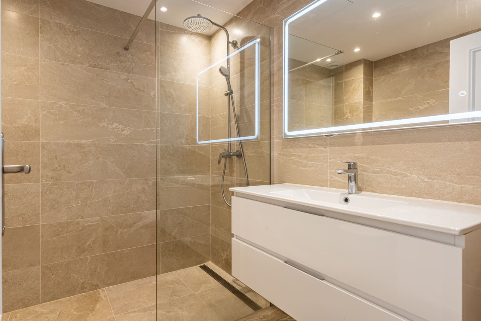 Apartamento de 2 habitaciones en Marbella en venta con piscina garaje - 858.000 € (Ref: 9585447)