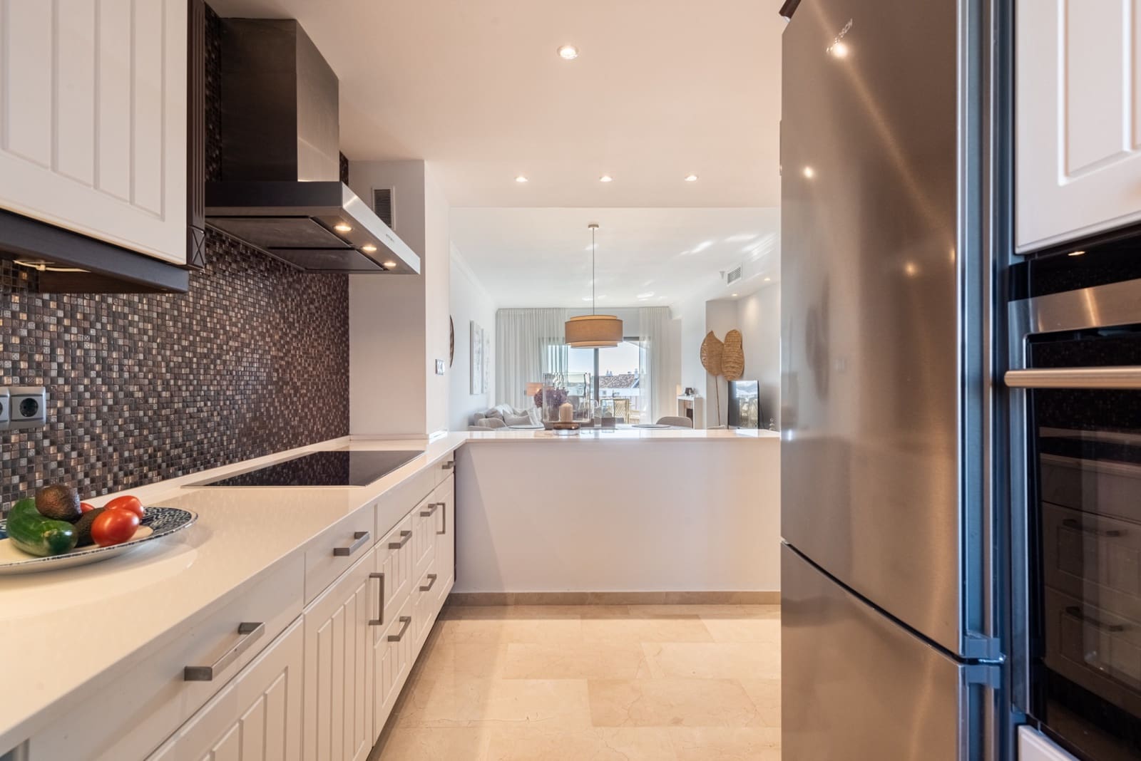 Apartamento de 2 habitaciones en Marbella en venta con piscina garaje - 858.000 € (Ref: 9585447)