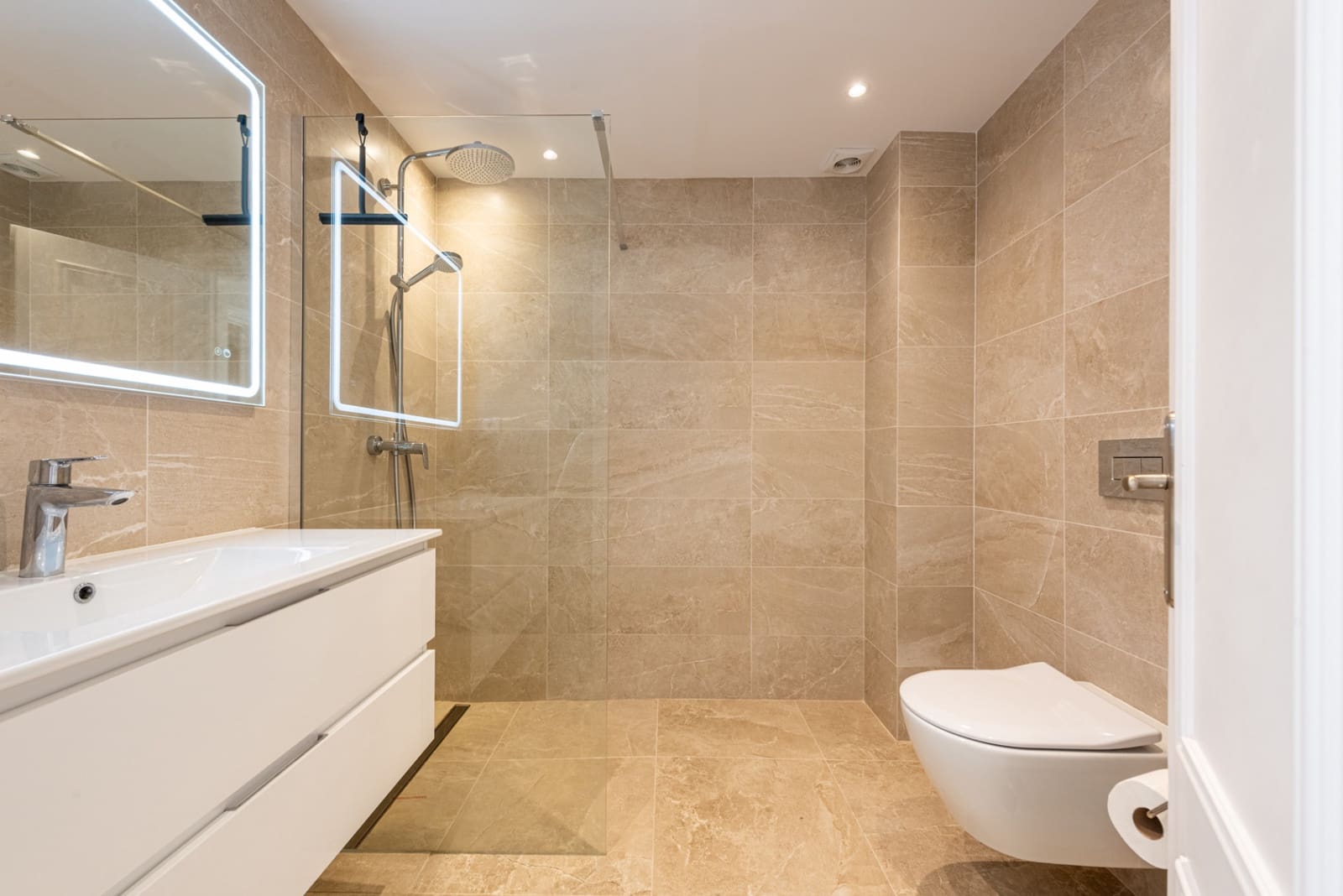 Apartamento de 2 habitaciones en Marbella en venta con piscina garaje - 858.000 € (Ref: 9585447)