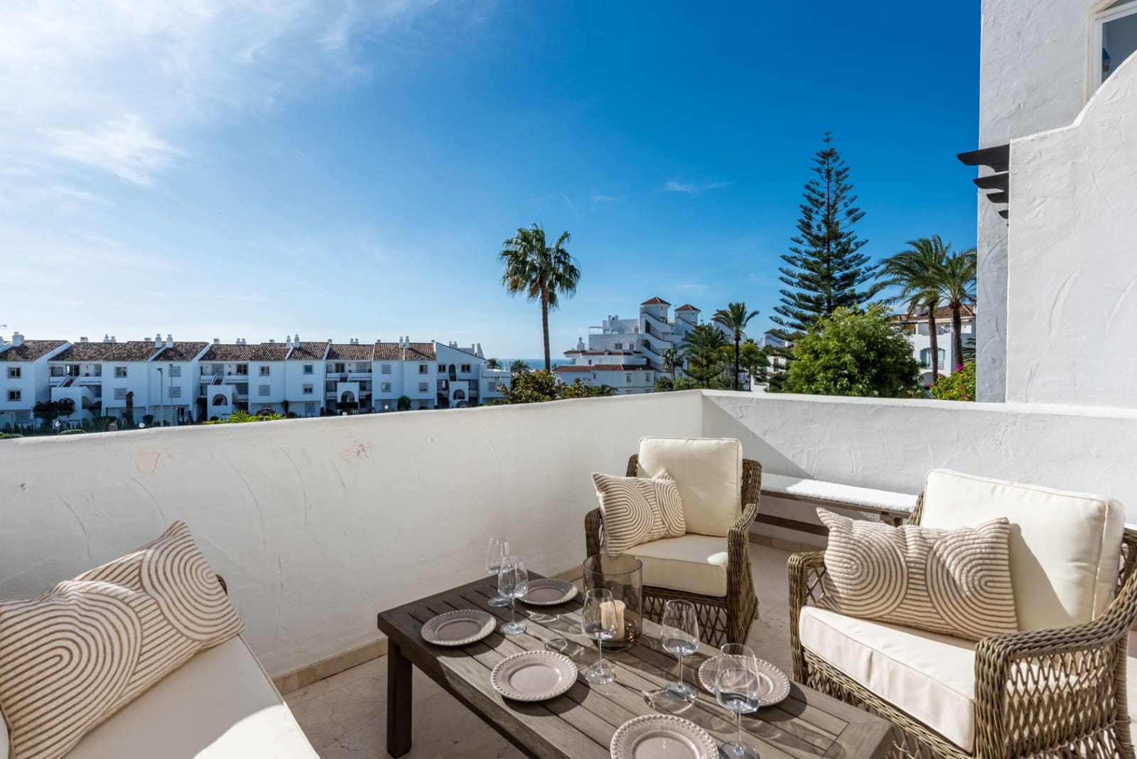 Apartamento de 2 habitaciones en Marbella en venta con piscina garaje - 858.000 € (Ref: 9585447)