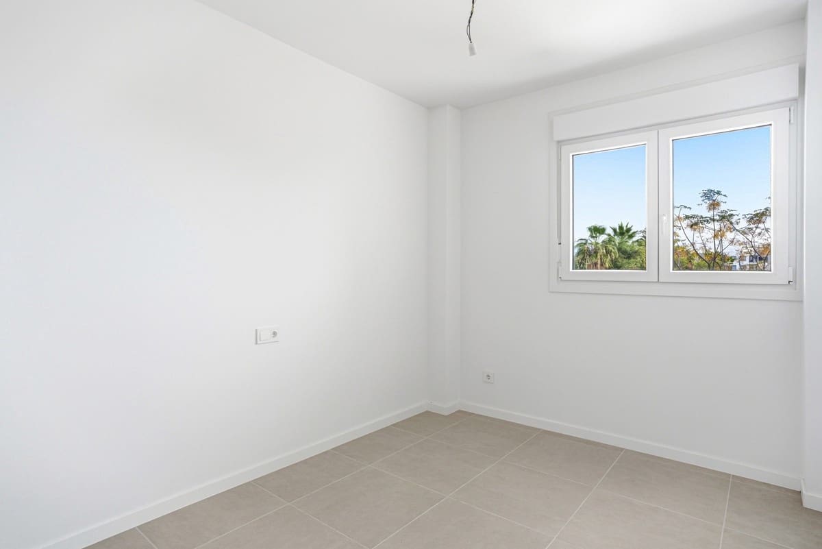 2 soverom Leilighet til salgs i New Golden Mile med svømmebasseng garasje - € 439 000 (Ref: 9585450)