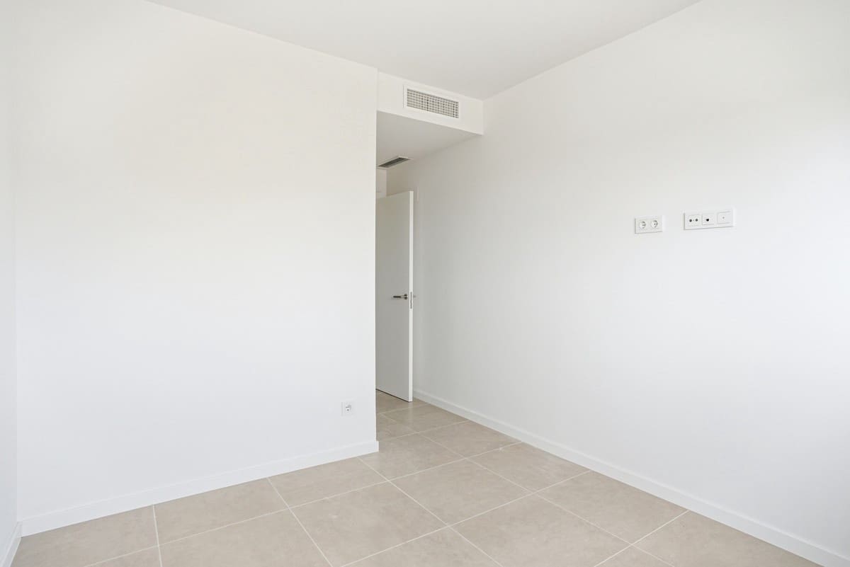 2 soverom Leilighet til salgs i New Golden Mile med svømmebasseng garasje - € 439 000 (Ref: 9585450)