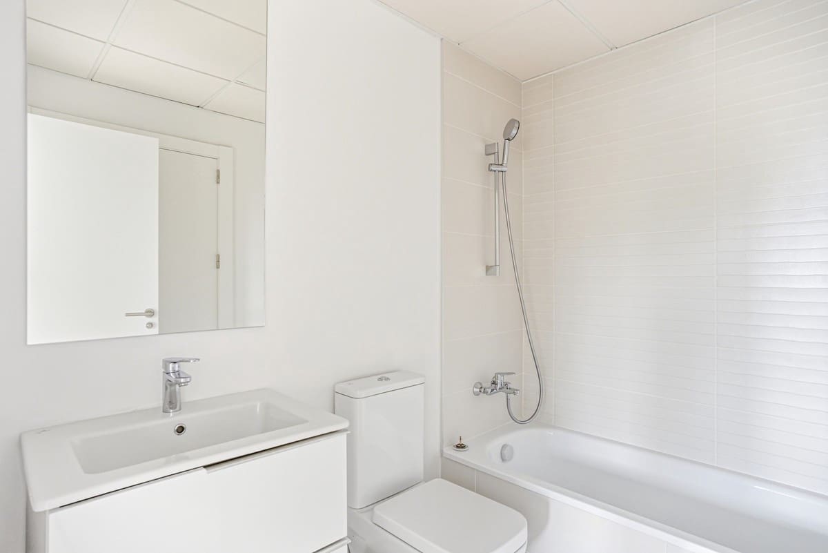 2 soverom Leilighet til salgs i New Golden Mile med svømmebasseng garasje - € 439 000 (Ref: 9585450)