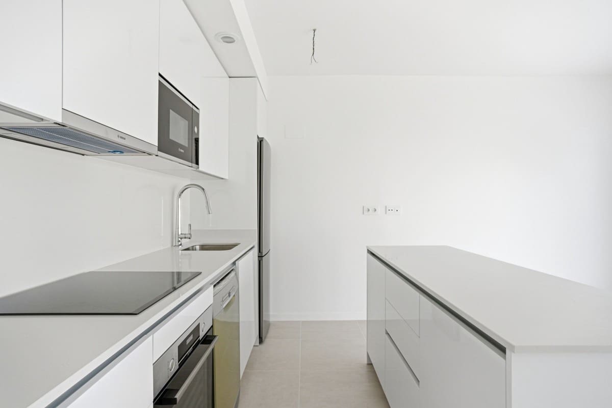 2 soverom Leilighet til salgs i New Golden Mile med svømmebasseng garasje - € 439 000 (Ref: 9585450)