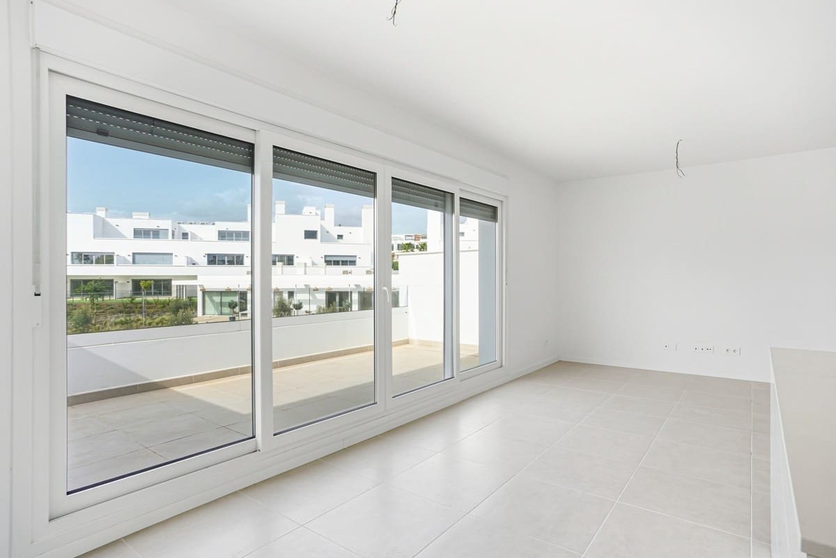 2 soverom Leilighet til salgs i New Golden Mile med svømmebasseng garasje - € 439 000 (Ref: 9585450)