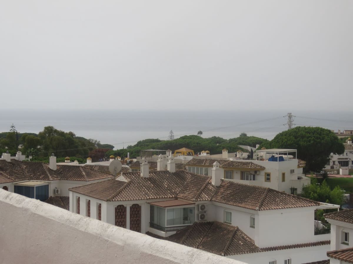 2 slaapkamer Appartement te koop in Calahonda met zwembad - € 475.000 (Ref: 9585452)