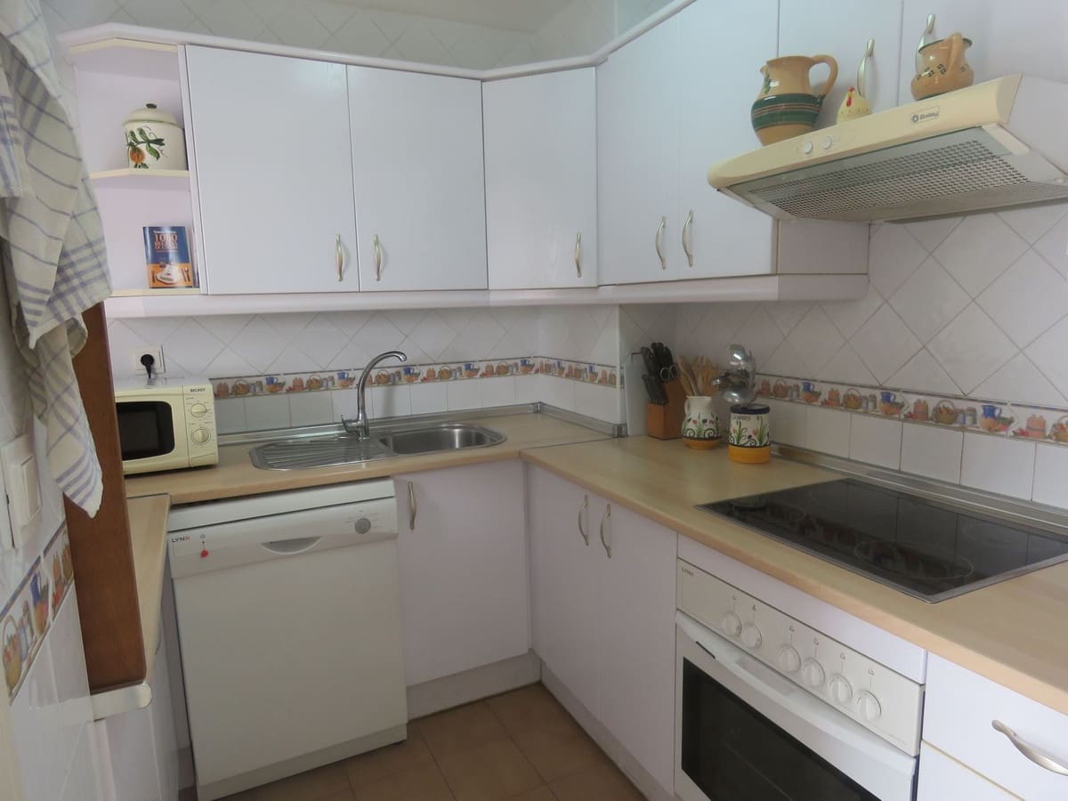 2 slaapkamer Appartement te koop in Calahonda met zwembad - € 475.000 (Ref: 9585452)