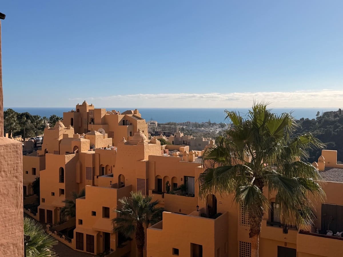 2 sovrum Lägenhet till salu i La Duquesa / Puerto de la Duquesa med pool garage - 265 000 € (Ref: 9585453)