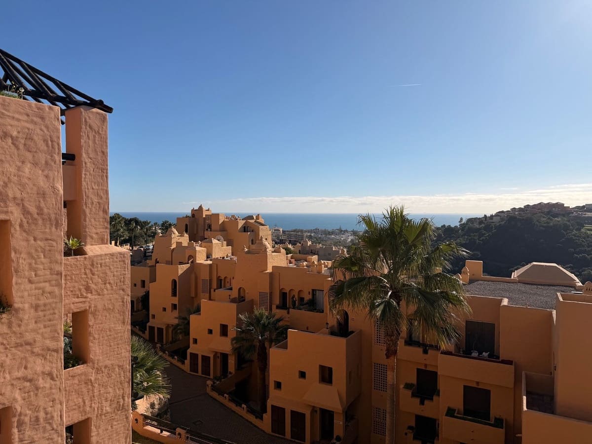 2 sovrum Lägenhet till salu i La Duquesa / Puerto de la Duquesa med pool garage - 265 000 € (Ref: 9585453)