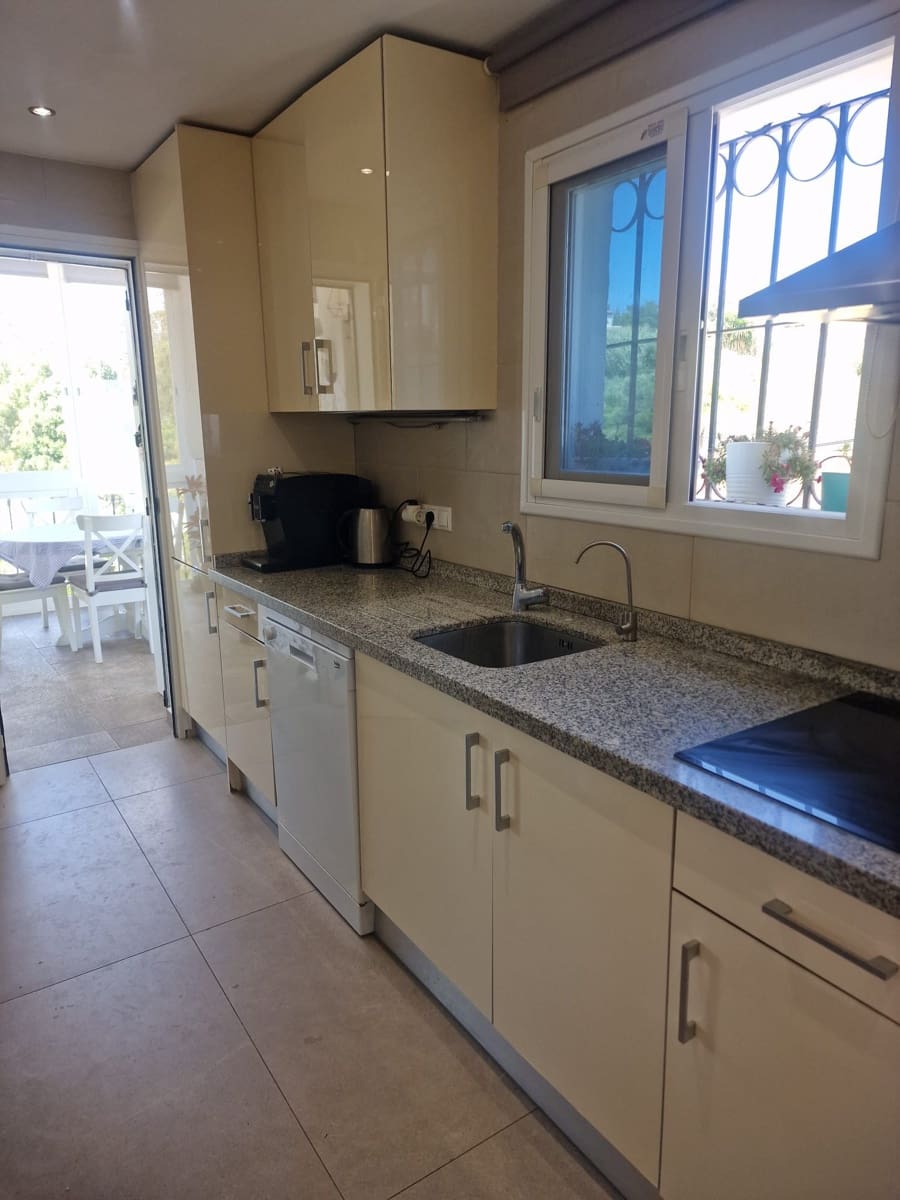 3 slaapkamer Huis te koop in Estepona met zwembad - € 360.000 (Ref: 9585454)