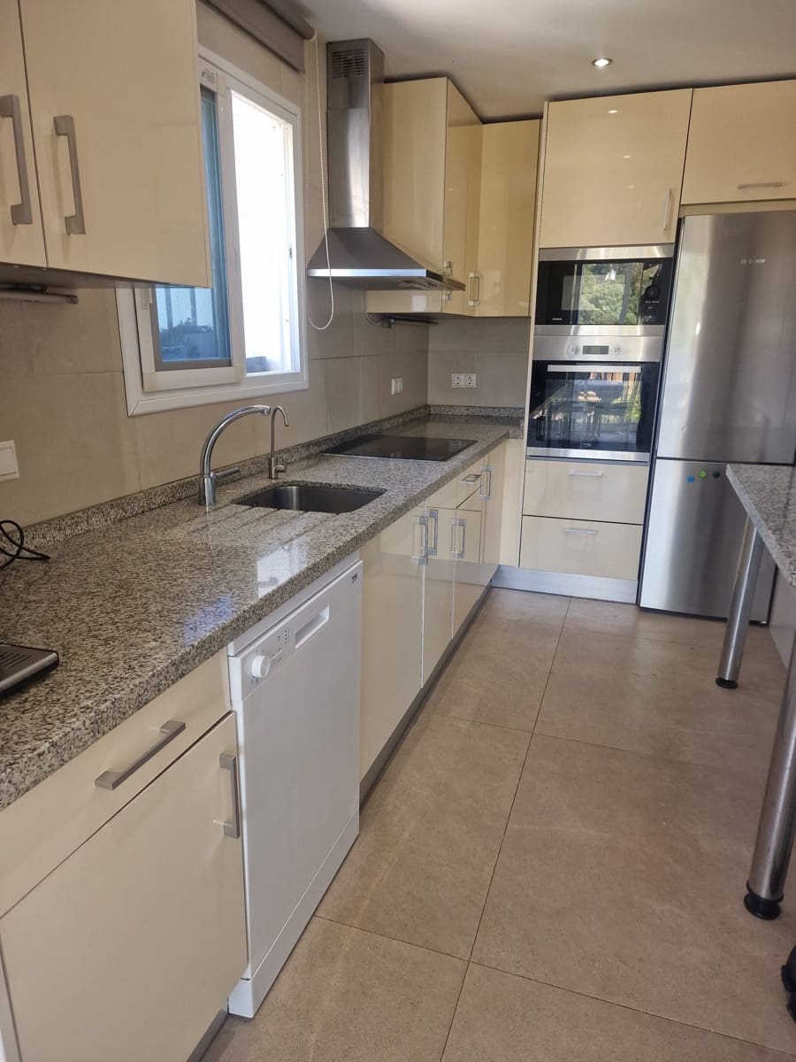 3 slaapkamer Huis te koop in Estepona met zwembad - € 360.000 (Ref: 9585454)