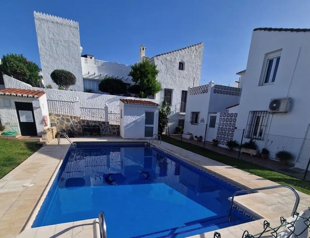 3 bedroom Townhouse for sale in Estepona with pool - € 360,000 (Ref: 9585454)