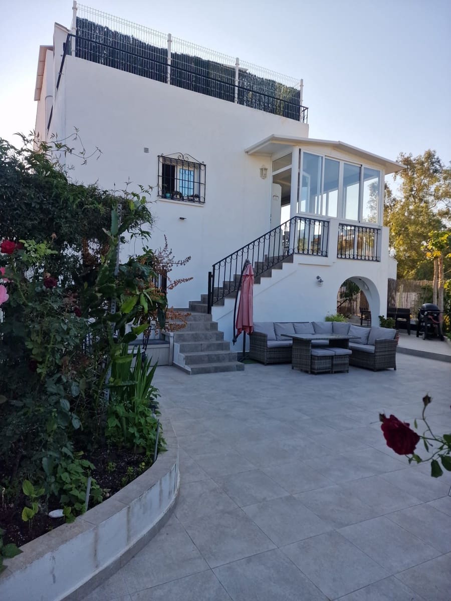 3 slaapkamer Huis te koop in Estepona met zwembad - € 360.000 (Ref: 9585454)