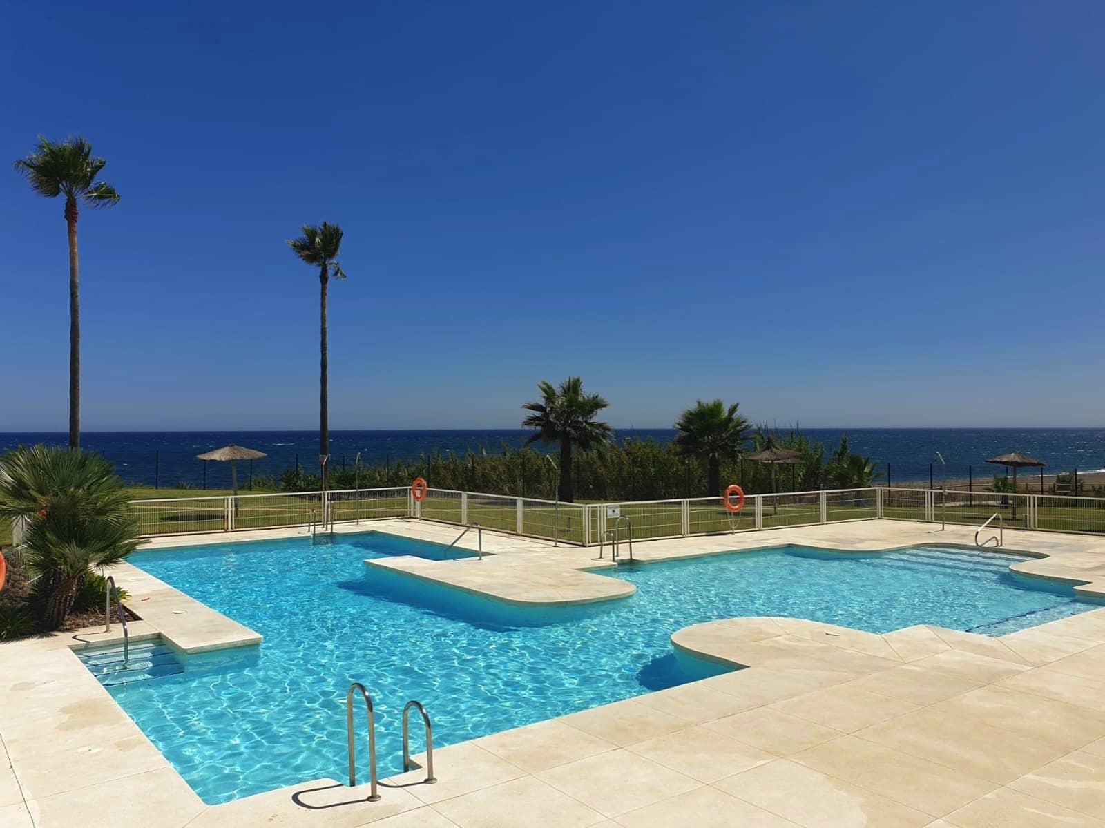 2 soveværelse Semi-Rækkehus til salg i Casares med swimmingpool garage - € 730.000 (Ref: 9598779)