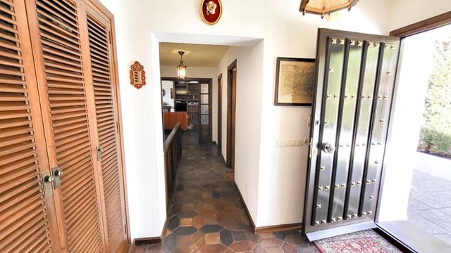 3 soverom Villa til salgs i Fuengirola med svømmebasseng garasje - € 985 000 (Ref: 9607228)