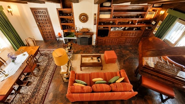 3 bedroom Villa for sale in Fuengirola with pool garage - € 985,000 (Ref: 9607228)