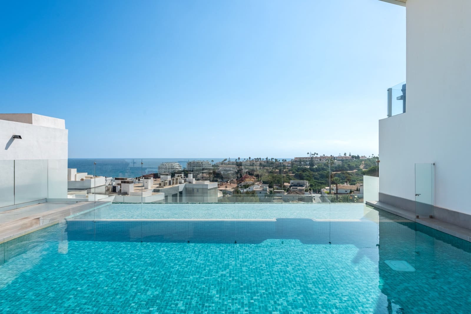 2 Zimmer Apartment zu verkaufen in Fuengirola mit Pool Garage - 599.000 € (Ref: 9607231)