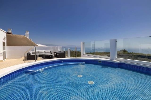 2 chambre Appartement à vendre à La Duquesa / Puerto de la Duquesa, Manilva avec piscine garage - 270 000 € (Ref: 9610842)