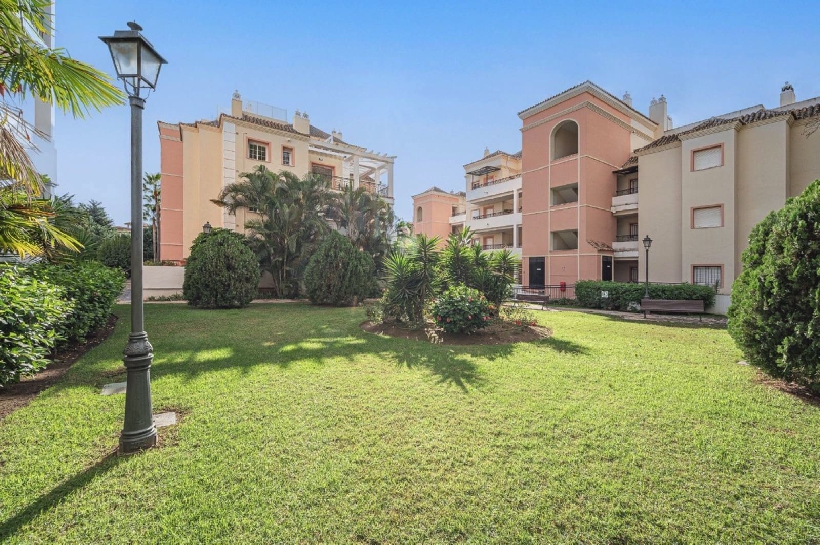 2 bedroom Apartment for sale in Marbella with pool garage - € 455,000 (Ref: 9610844)