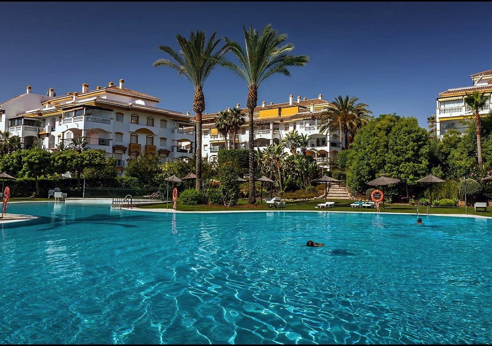 2 bedroom Apartment for sale in Marbella with pool garage - € 455,000 (Ref: 9610845)