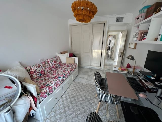 Ático de 2 habitaciones en Marbella en venta con piscina garaje - 439.000 € (Ref: 9614763)