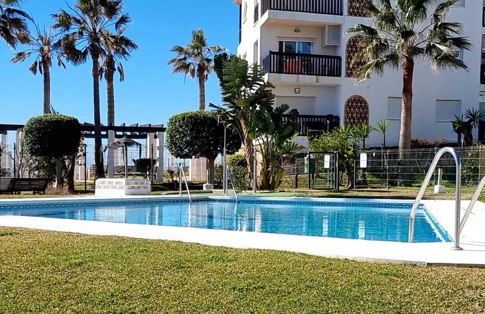 3 makuuhuone Huoneisto myytävänä paikassa Calahonda mukana uima-altaan 
autotalli - 699 000 € (Ref: 9614764)