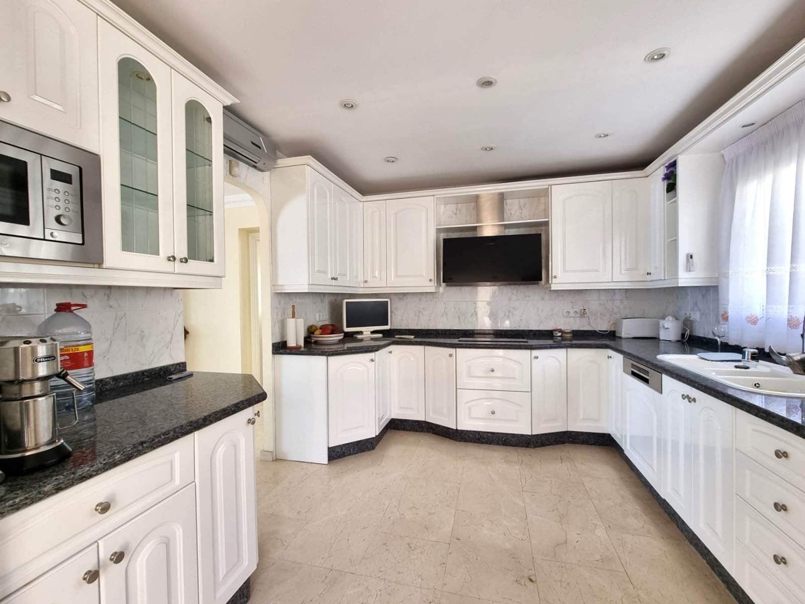 5 soverom Villa til salgs i La Capellania med svømmebasseng garasje - € 1 890 000 (Ref: 9625351)