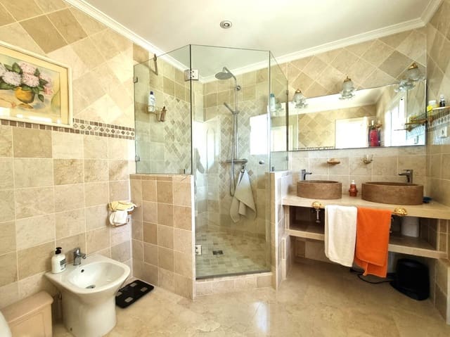 Chalet de 5 habitaciones en La Capellania, Benalmádena en venta con piscina garaje - 1.890.000 € (Ref: 9625351)