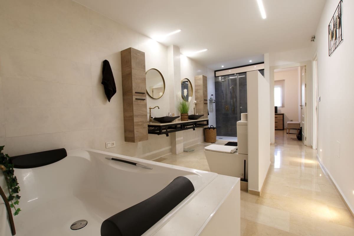 2 chambre Appartement à vendre à Riviera del Sol avec piscine garage - 325 000 € (Ref: 9627260)