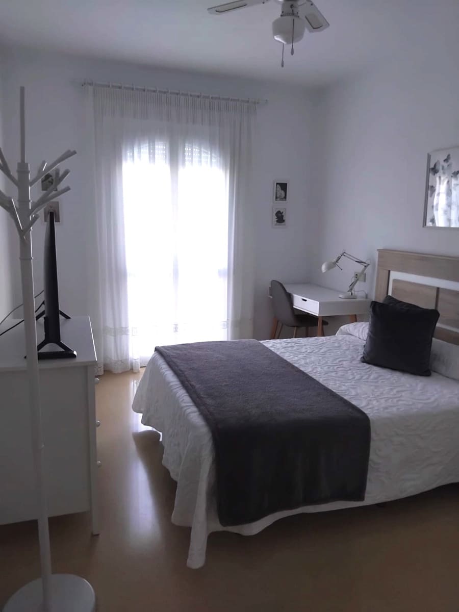 Apartamento de 3 habitaciones en San Luis de Sabinillas en venta con piscina - 295.000 € (Ref: 9633915)