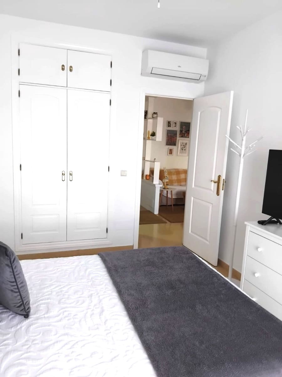 Apartamento de 3 habitaciones en San Luis de Sabinillas en venta con piscina - 295.000 € (Ref: 9633915)