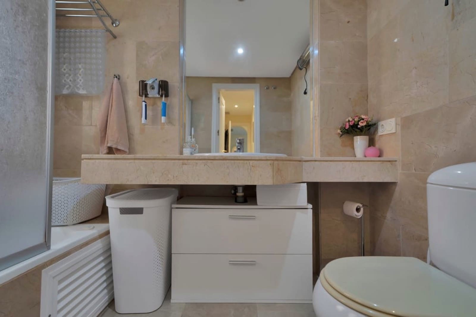 3 slaapkamer Appartement te koop in La Duquesa / Puerto de la Duquesa met zwembad garage - € 323.000 (Ref: 9633916)