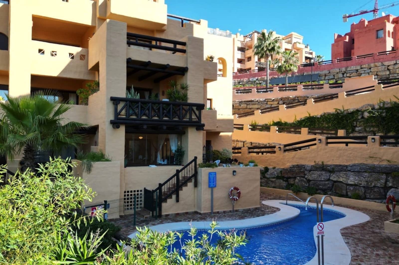 3 slaapkamer Appartement te koop in La Duquesa / Puerto de la Duquesa met zwembad garage - € 323.000 (Ref: 9633916)