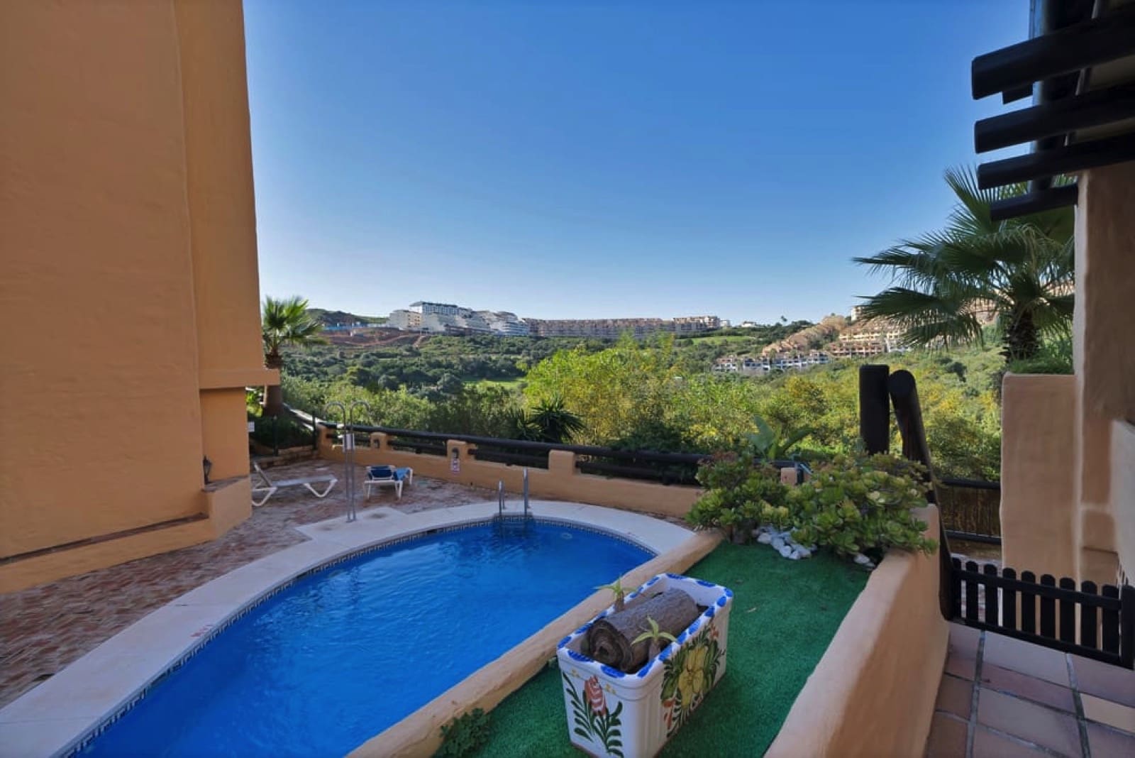 3 slaapkamer Appartement te koop in La Duquesa / Puerto de la Duquesa met zwembad garage - € 323.000 (Ref: 9633916)