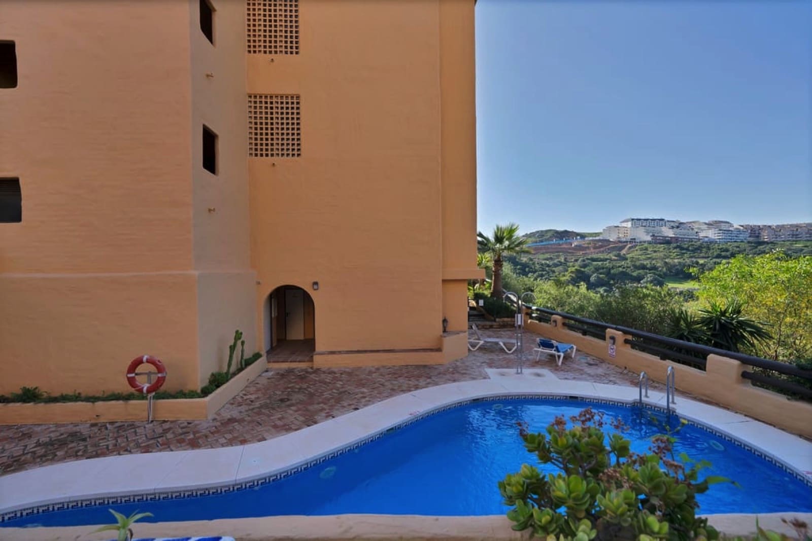 3 slaapkamer Appartement te koop in La Duquesa / Puerto de la Duquesa met zwembad garage - € 323.000 (Ref: 9633916)