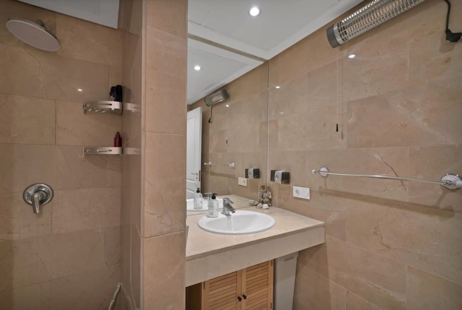 3 slaapkamer Appartement te koop in La Duquesa / Puerto de la Duquesa met zwembad garage - € 323.000 (Ref: 9633916)