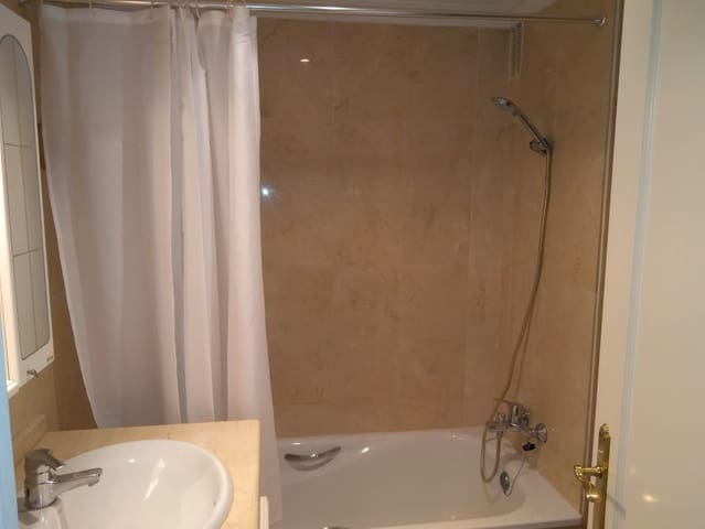 1 makuuhuone Huoneisto myytävänä paikassa Marbella - 360 000 € (Ref: 9633918)