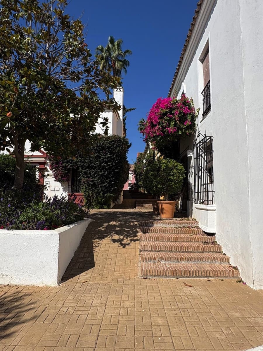 2 chambre Maison de Ville à vendre à Guadalmina avec piscine garage - 689 000 € (Ref: 9636478)